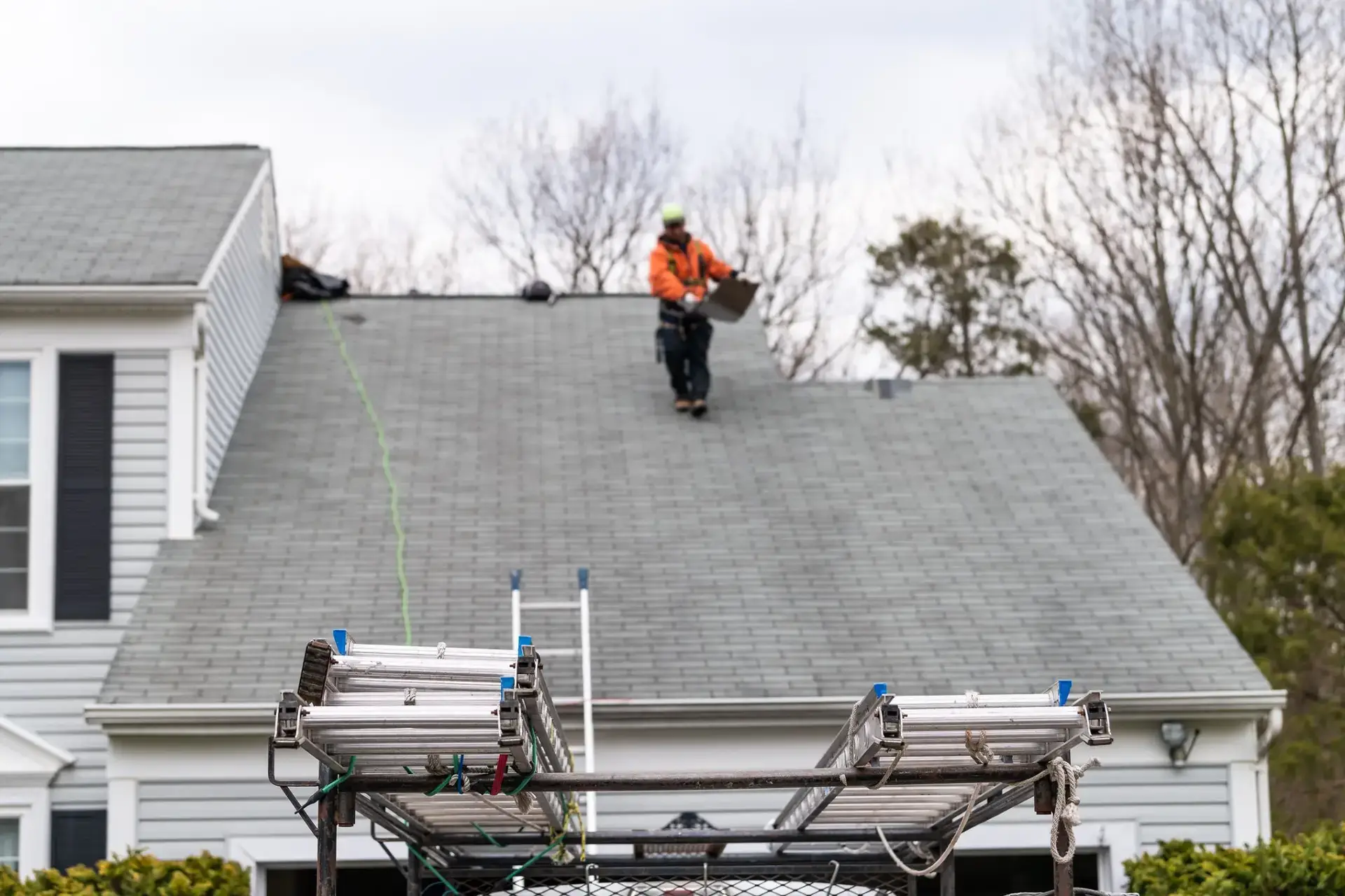 Why You Should Replace Your Roof and Siding Simultaneously